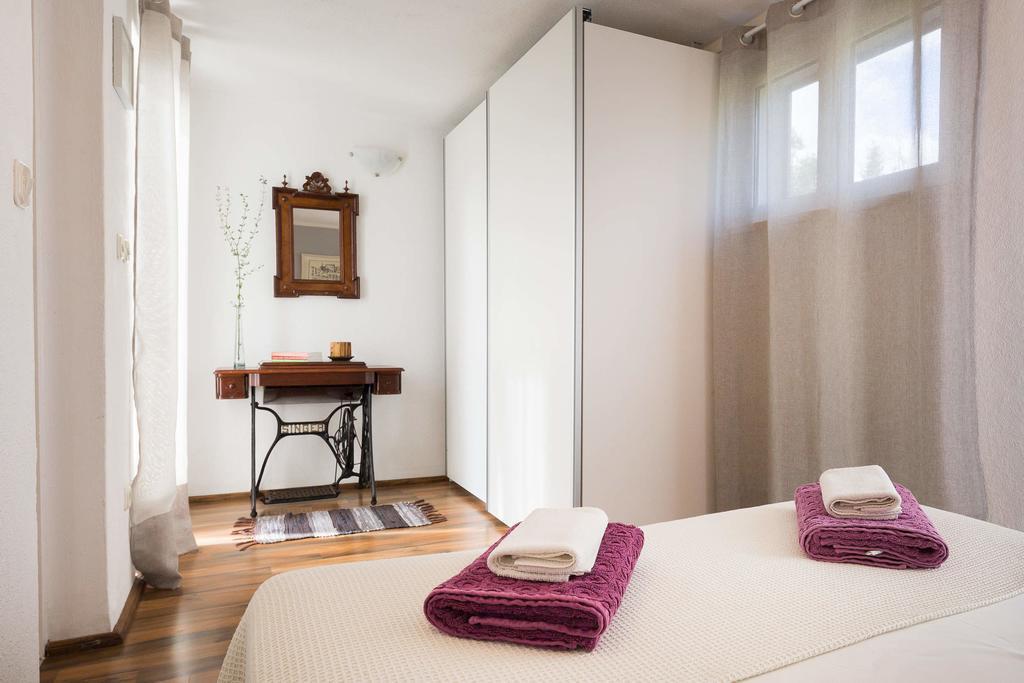 Holiday Home Zlatni San - Private Heated Pool Bol Habitación foto